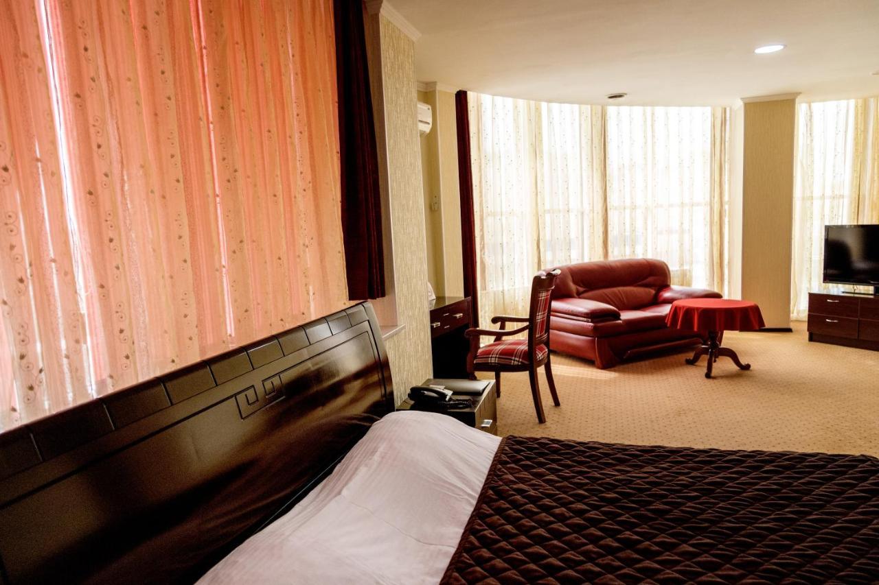 Golden Palace Aktau  Eksteriør billede